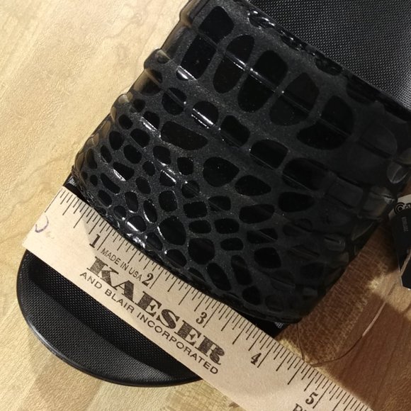 Adidas Adilette Comfort Slides Cloudfoam Sandals Black Women's 9 Men's 8 - Picture 3 of 10